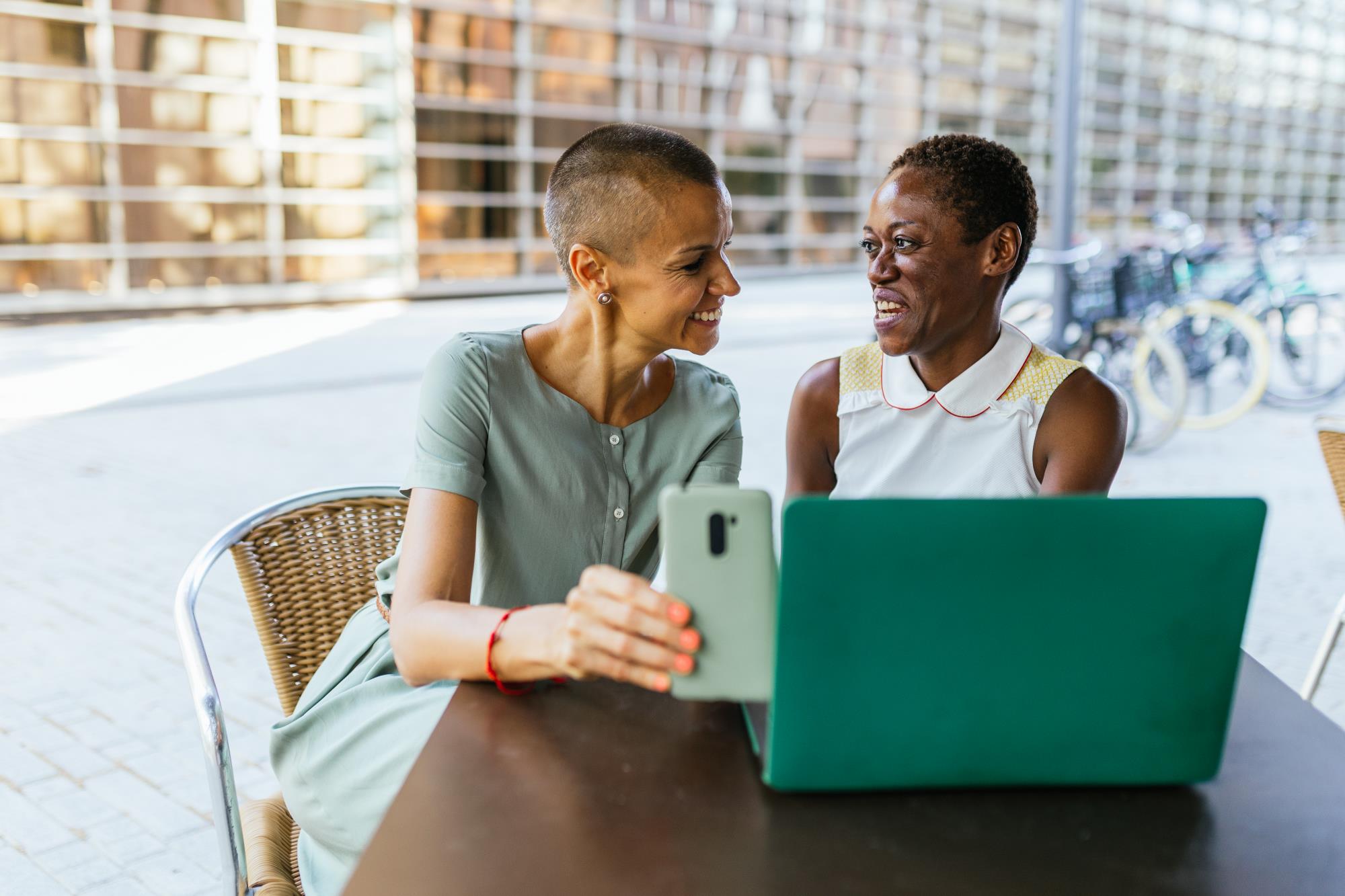 How to balance organic results with paid ads 